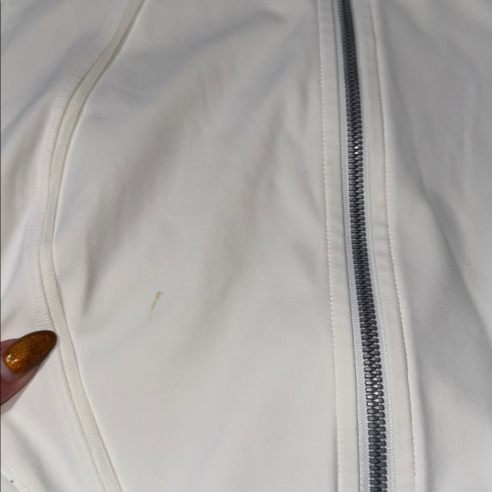 Lululemon Sleek Essentials Jacket
Cream/White size 8 - Picture 16 of 17